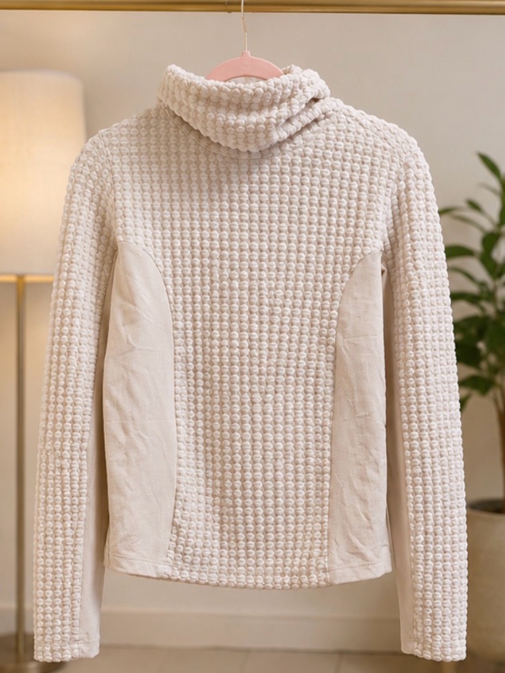 Nike Pro HyperWarm Textured Turtleneck Top – Size S
